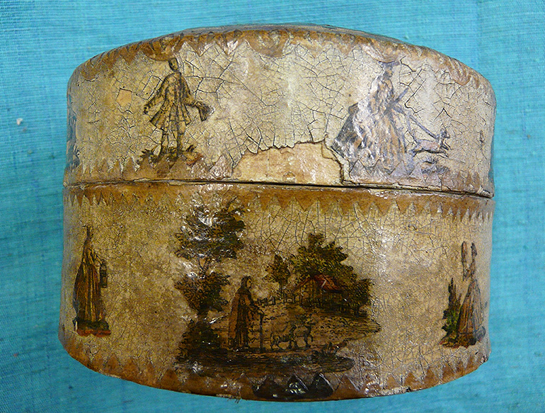 Boite en papier mâché en arte povera