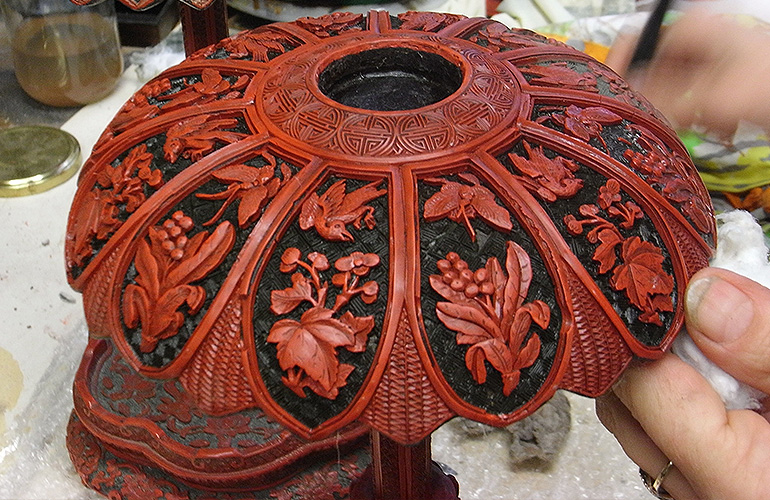 Porte perruque en laque de Pékin